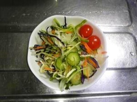 彩り豊か！栄養満点！９種の野菜のサラダ
